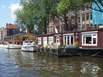 Hausboote in den Grachten von Amsterdam