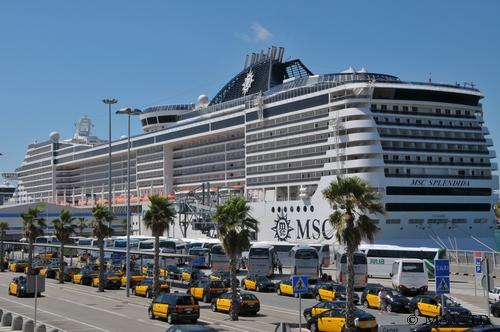 MSC Splendida im Barcelona Hafen