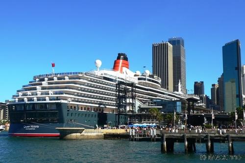 Sydney Harbour: MS Queen Victoria