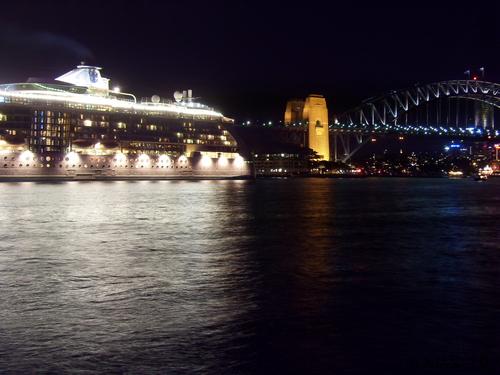 Radiance of the Seas bei Nacht