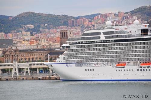 MS Riviera im Hafen von Barcelona