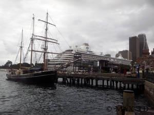 Crystal Serenity im Hafen von Sydney