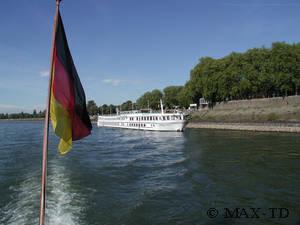 MS Heinrich Heine vor Rheinterassen