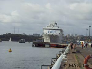 MS Pacific Sun in Sydney in Darling Harbour