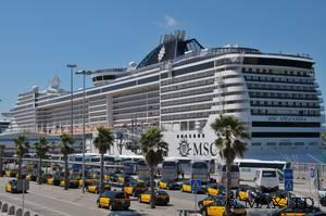 MSC Splendida im Barcelona Hafen