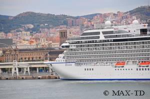 MS Riviera im Hafen von Barcelona