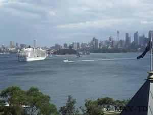 Kreuzfahrtschiff The World im Hafen von Sydney