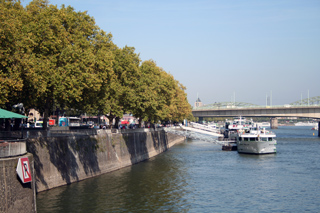 Landungsbrücken für Flusskreuzfahrten in Köln am Rhein
