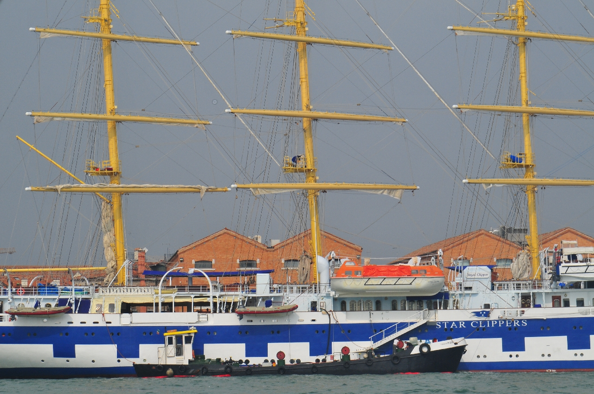 Der Großsegler Star Clipper von Star Clippers am Kai in Venedig